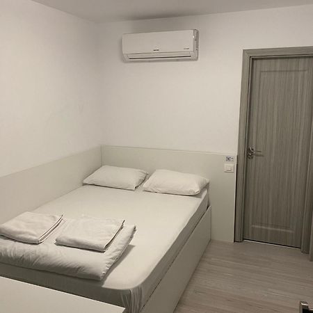 Small Central Bucharest Old Town Studios Экстерьер фото