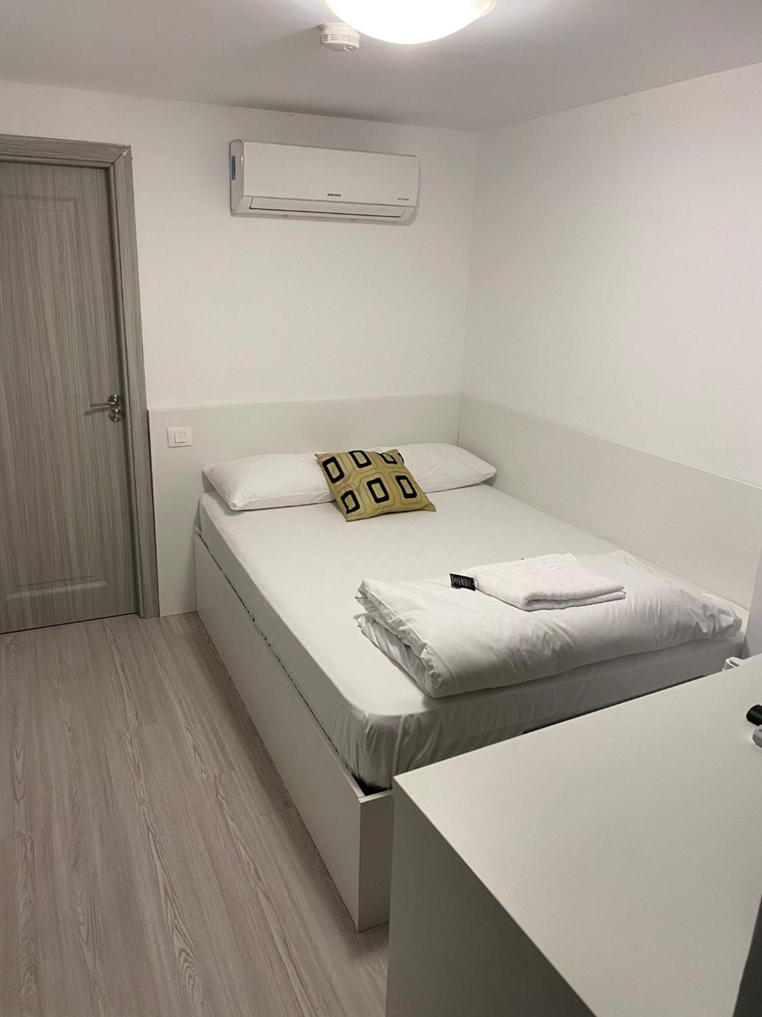 Small Central Bucharest Old Town Studios Экстерьер фото