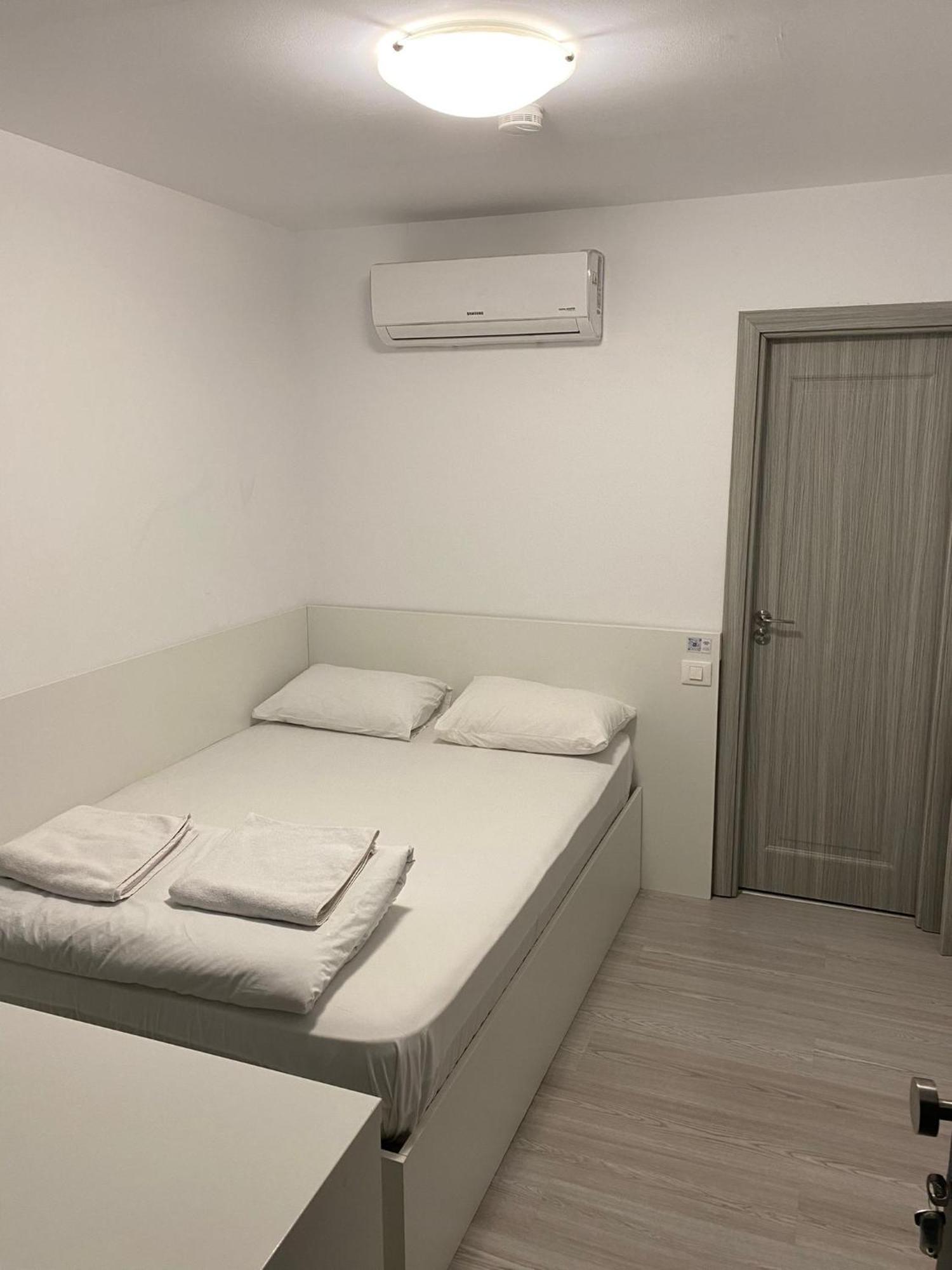 Small Central Bucharest Old Town Studios Экстерьер фото