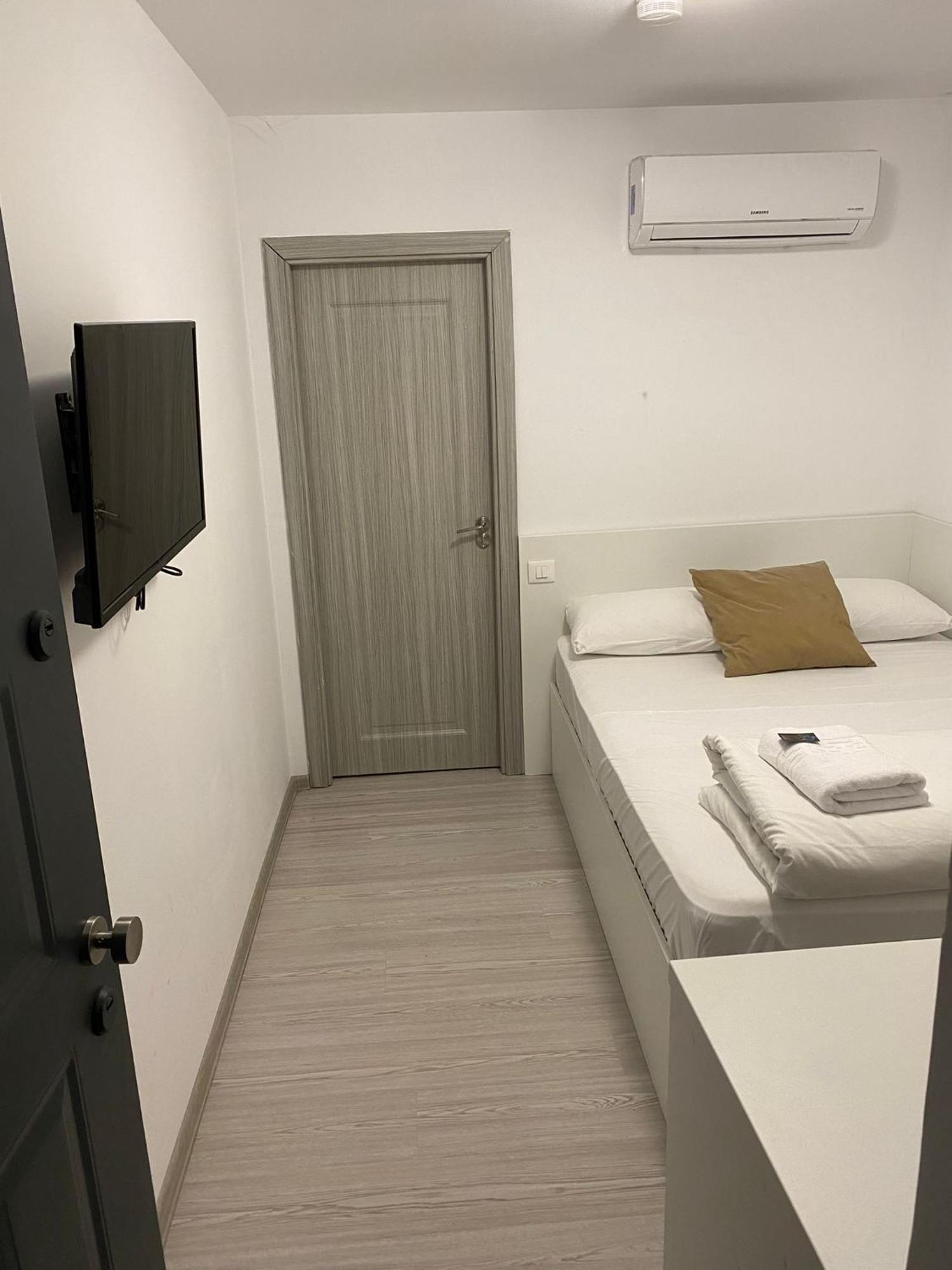 Small Central Bucharest Old Town Studios Экстерьер фото